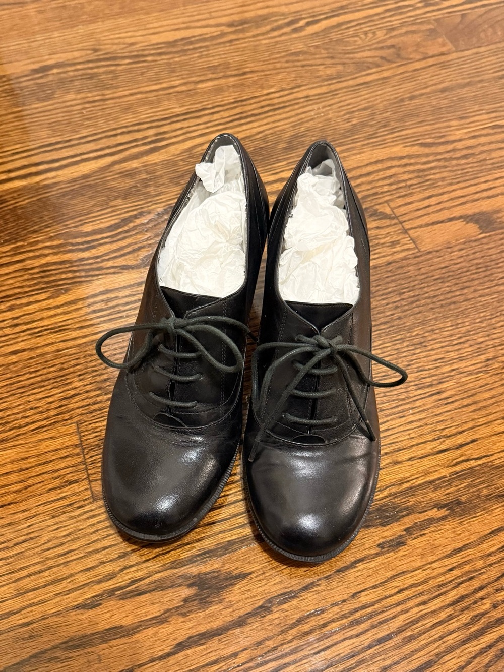 Classic Black Women's Lace-Up Oxford Shoes